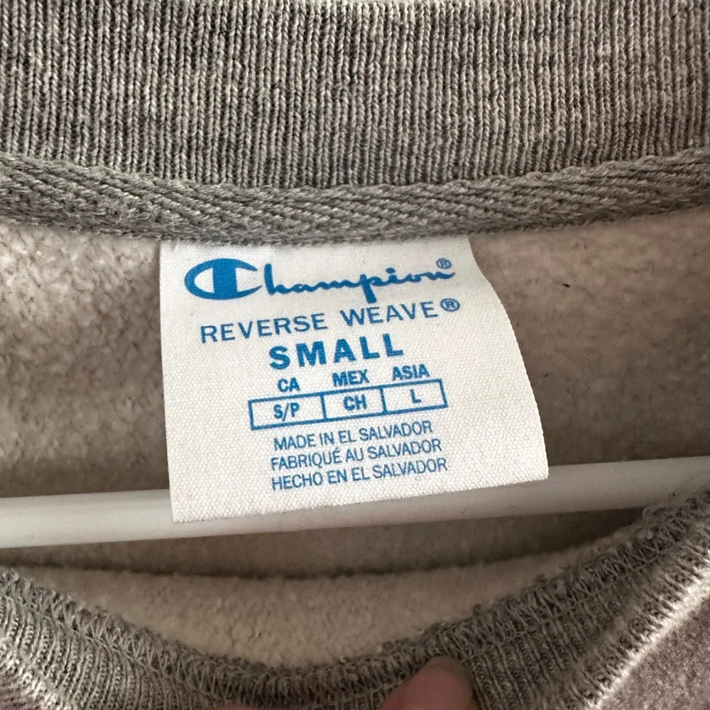 Champion size small sweater - Picture 3 of 4